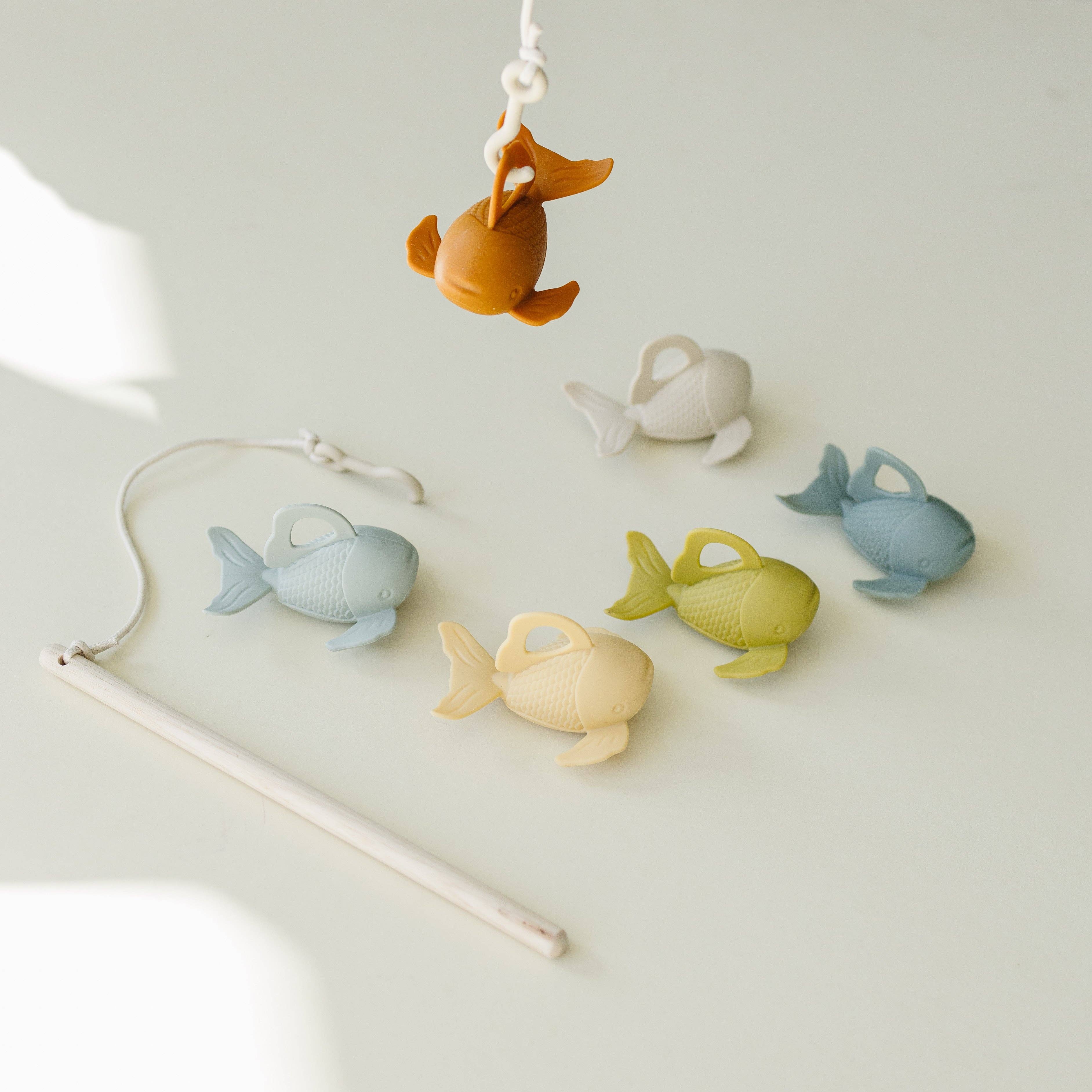Marlowe & Co: Silicone and Wood Fishing Play Set - Image 4