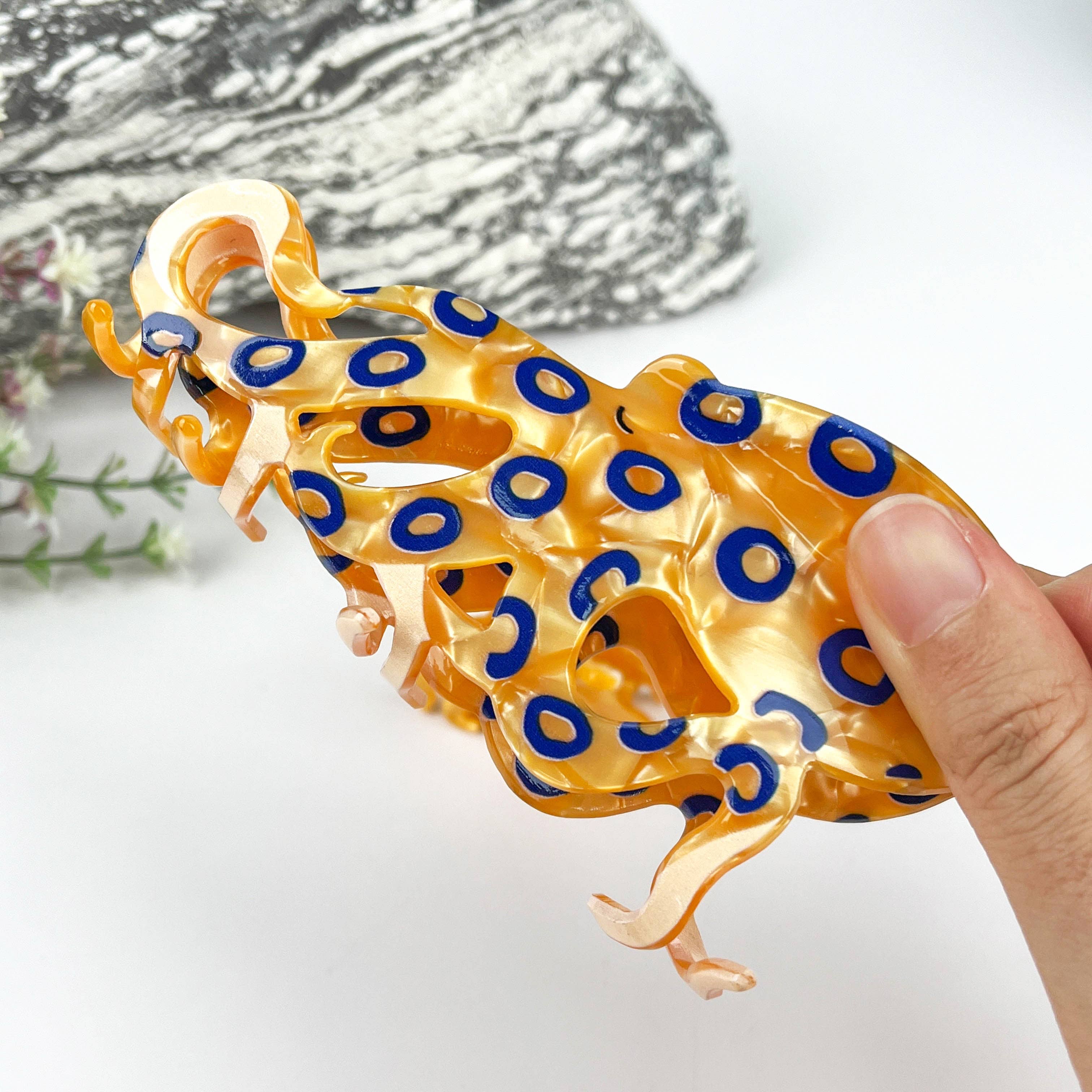 mildstyles: Blue ring octopus Claw Clip - Image 3