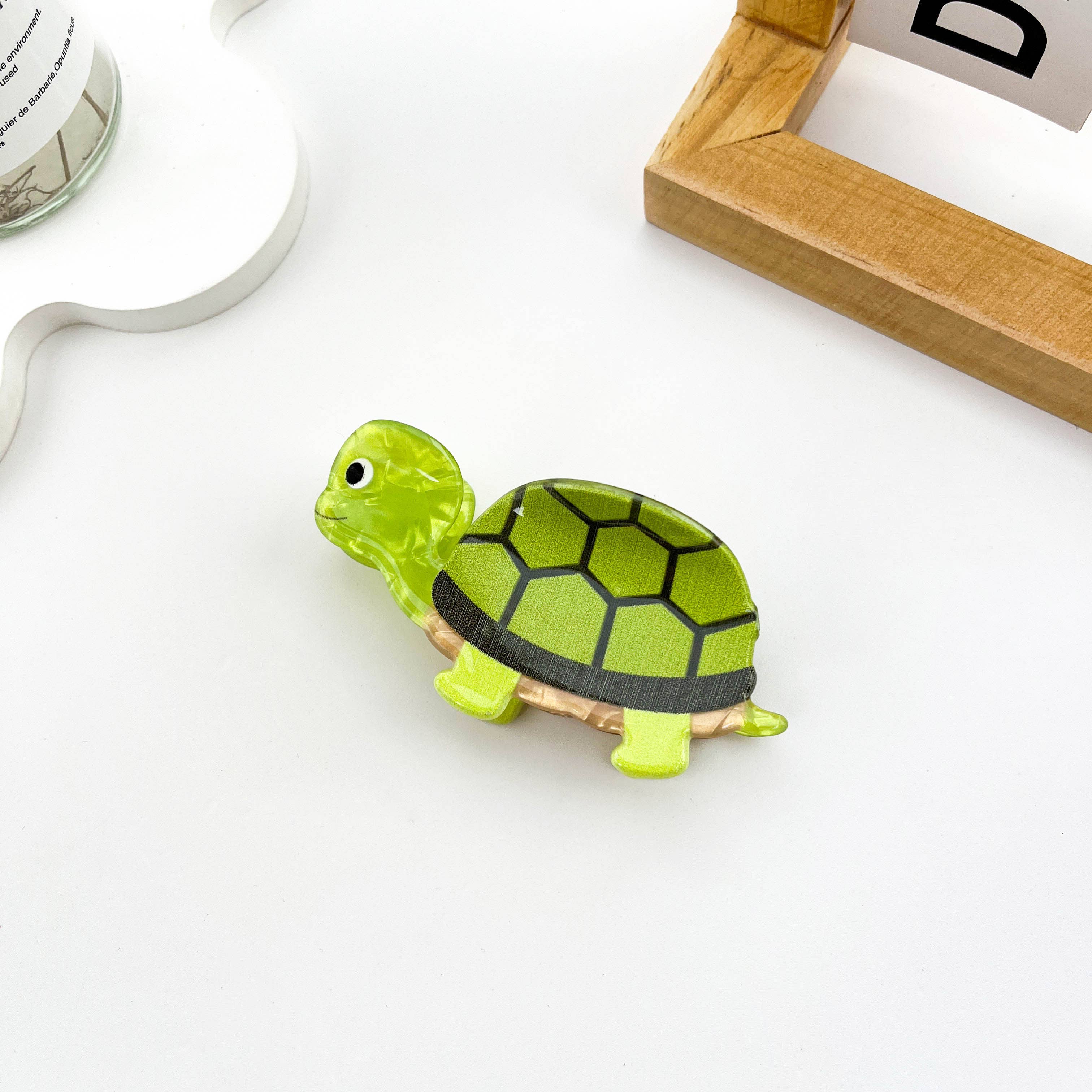mildstyles: Cartoon Marine Life Sea Turtle Acrylic Hair Claw Clip - Image 2
