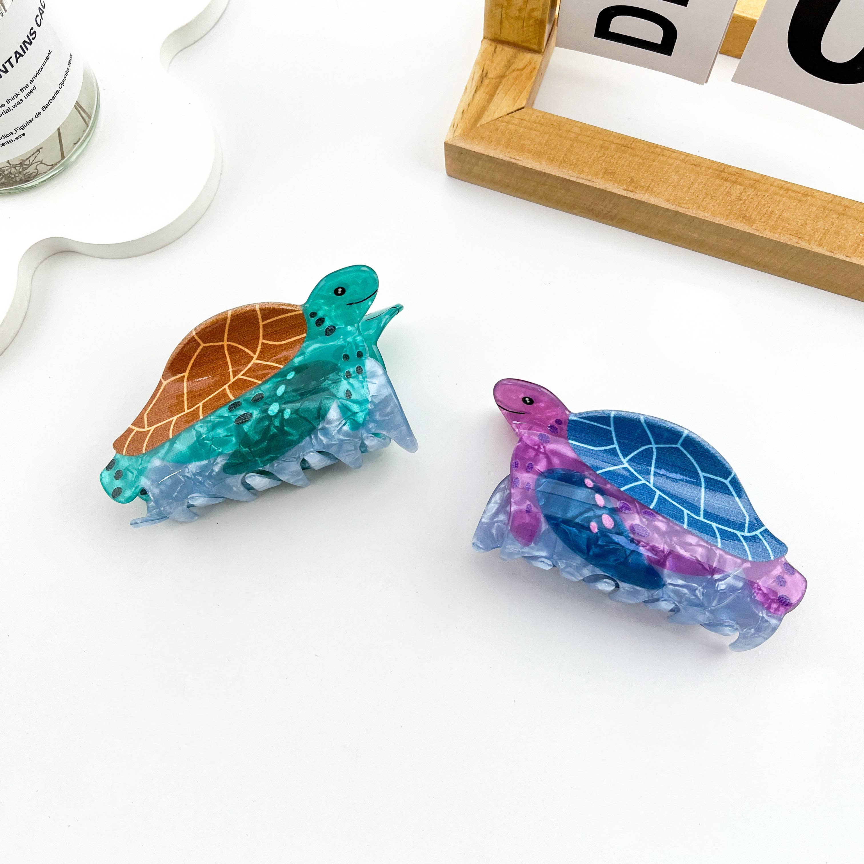 mildstyles: Cartoon Marine Life Sea Turtle Acrylic Hair Claw Clip - Image 5
